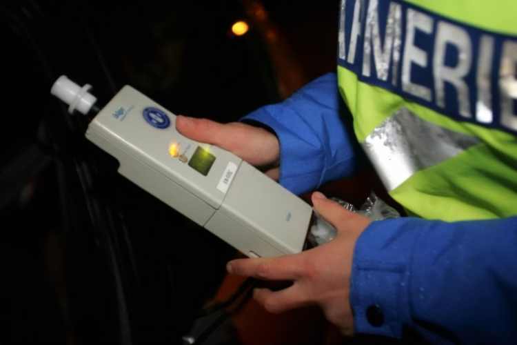 Le revisioni periodiche dell’Alcoltest devono essere continuative, ed è fondamentale leggere il “libretto metrologico” che accompagna lo strumento.